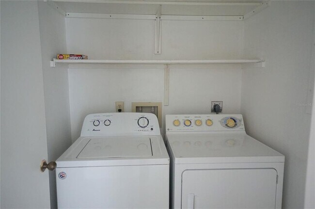 Building Photo - 9481 Highland Oak Dr