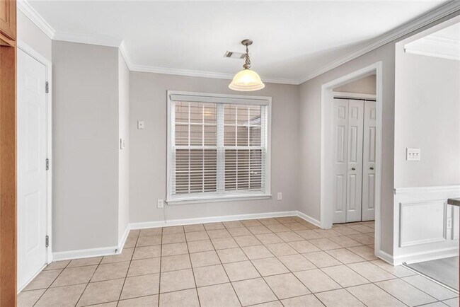 Building Photo - 268 Balaban Cir