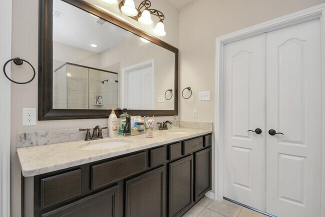 Building Photo - 17510 Woodfalls Ln