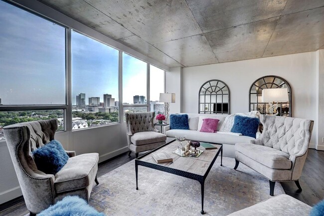 Building Photo - 2701 Westheimer Rd