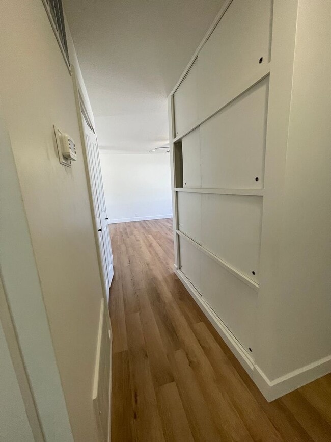 Building Photo - AMAZING SINGLE-FAMILY HOME! CLOSE TO CAMPUS AND SPORTS COMPLEX!