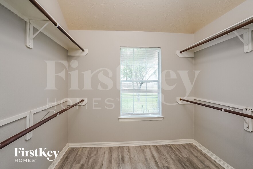 Building Photo - 4531 Bridgevillage Dr
