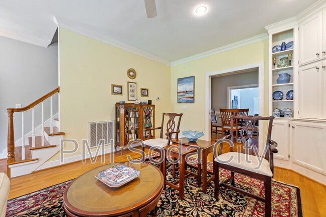 Building Photo - 10 Old Woodlands Ct