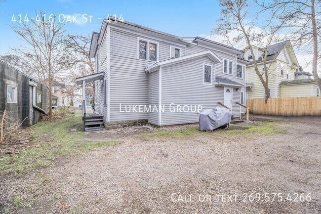 Building Photo - 414-416 Oak St-414