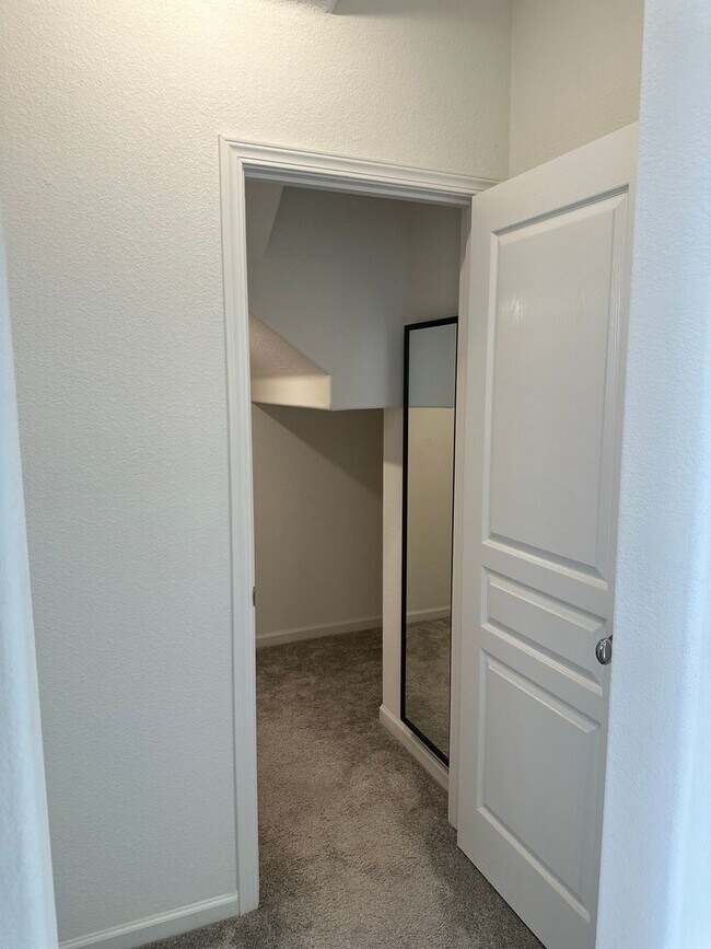 Building Photo - $500.00 off first full months rent