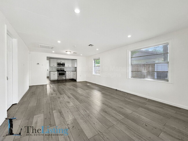 Building Photo - 1716 W Nassau St