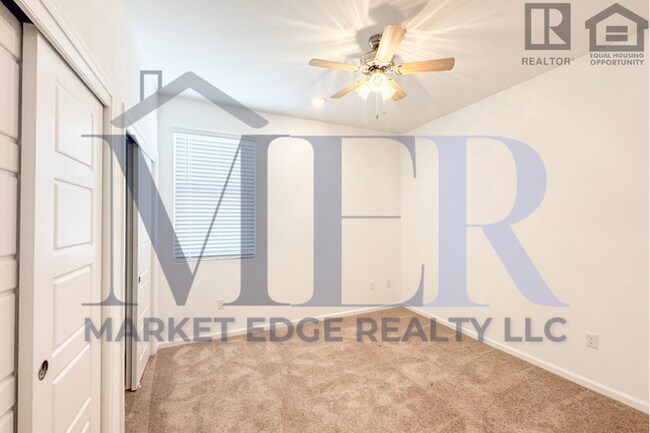 Building Photo - 4Bed/4Bath House w/2 Car Gar in Tucson! $1...
