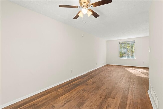 Building Photo - 2116 Scarbrough Rd