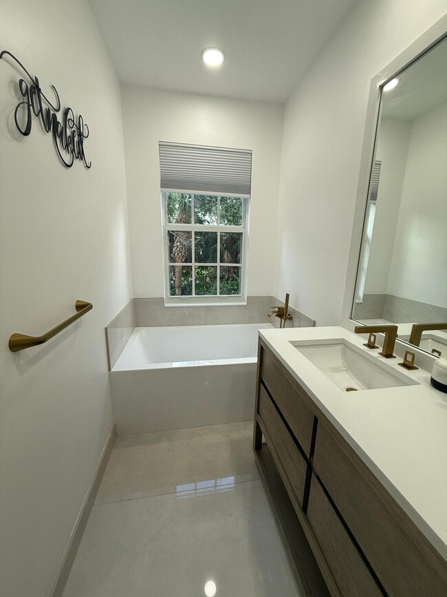 Building Photo - 500 Capistrano Dr