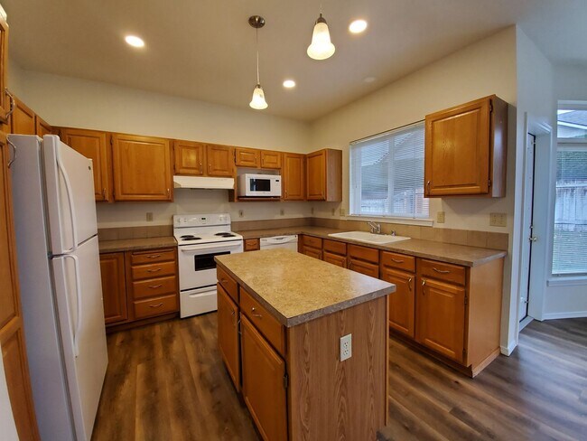 Building Photo - 1611 Lamb Ave