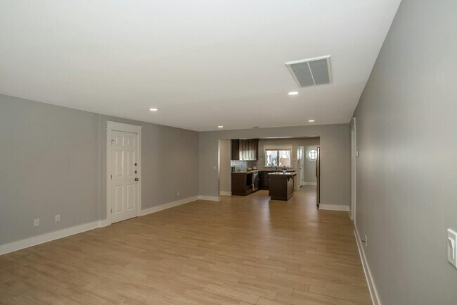 Building Photo - 288 Acre Ln