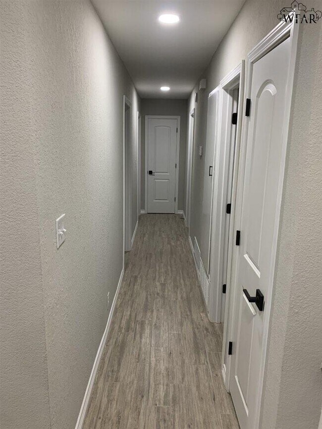 Building Photo - 4111 Stearns Ave