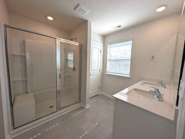 Building Photo - 1664 Hallview Ct