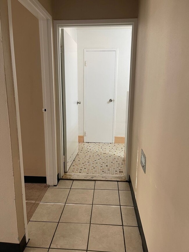 Building Photo - Spacious Duplex located off of South Milledge Avenue! Available soon!