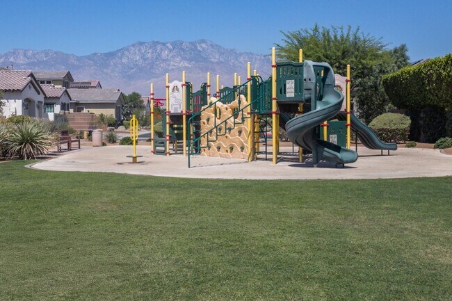 Building Photo - AVAILABLE NOW! GORGEOUS 3 BED / 2.5 BATH in Campanile in Cathedral City!