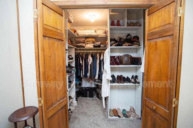 Building Photo - 207 Empress Ct