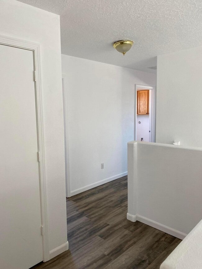 Building Photo - 1412 Stone Canyon Rd NE