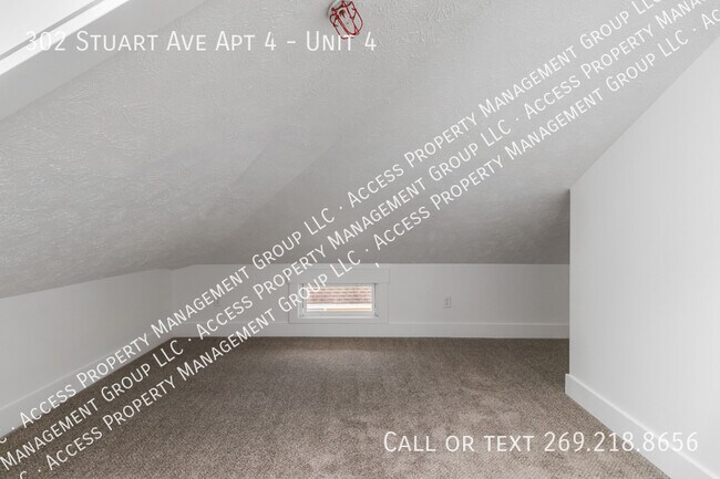 Building Photo - 302 Stuart Ave