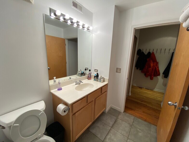 Building Photo - 215 N Aberdeen St