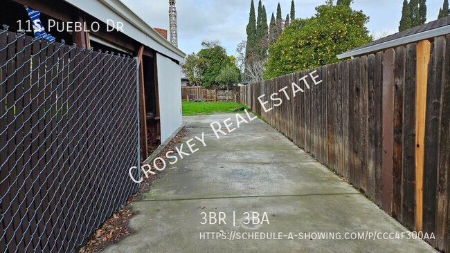 Building Photo - Move in ready! Remodeled home with large b...