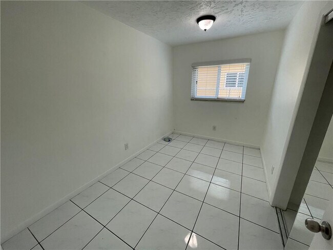 Building Photo - 845 NW 10th Ave