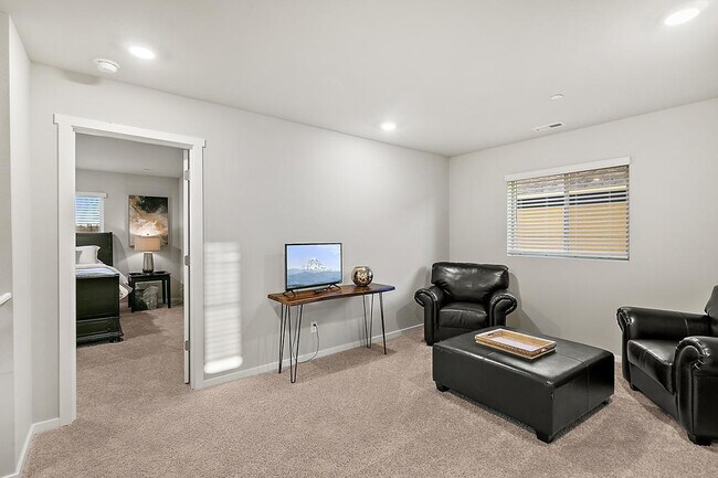 Building Photo - 10816 185th St E