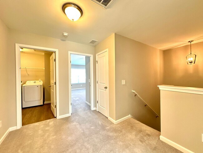 Building Photo - 3 Bed 2 Bath Townhome Located in Cokers Commons in Goose Creek!