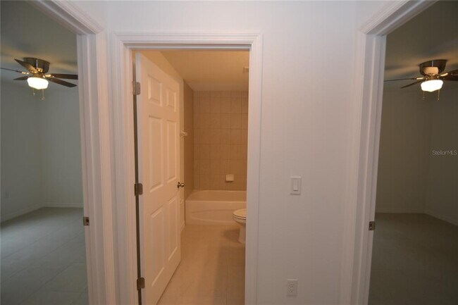 Building Photo - 14 Unimay Ct