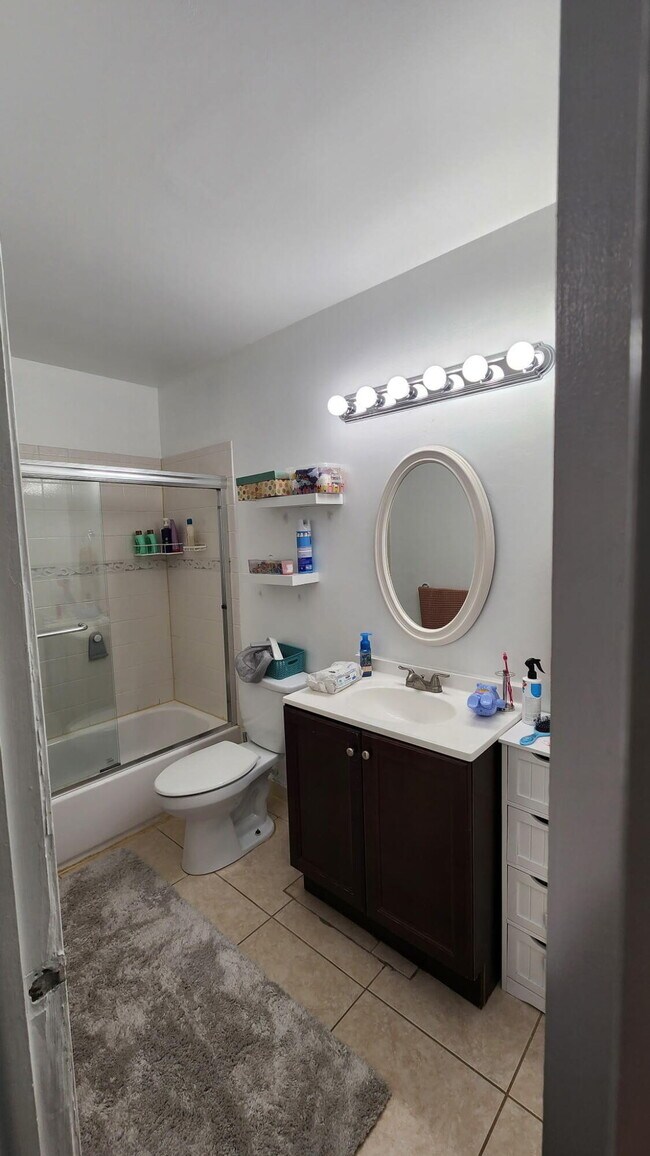 Building Photo - 4952 Sheridan St