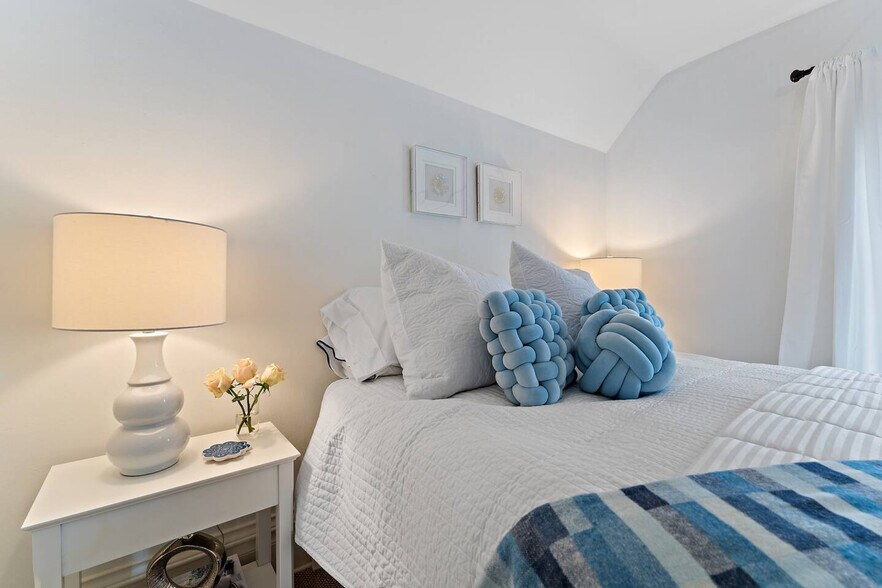 Building Photo - 131 Broadway Ave N