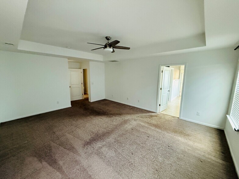 Building Photo - 223 Charter Oaks Dr