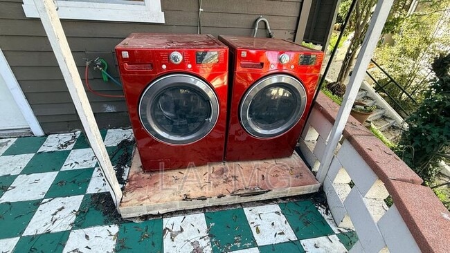 Building Photo - 2434 Echo Park Ave