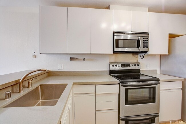 Building Photo - 785 Golden Gate Ave