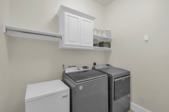 Building Photo - 2810 Red Maple Dr