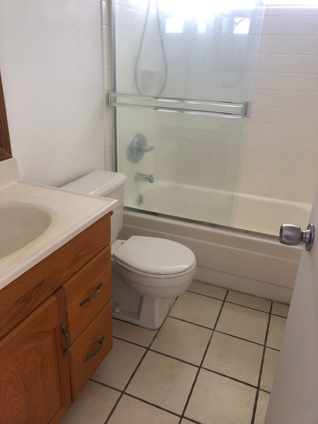 Building Photo - One bedroom corner unit at Regency Tower 1502