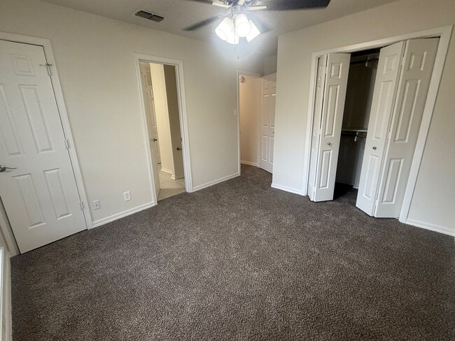 Building Photo - Garden Home