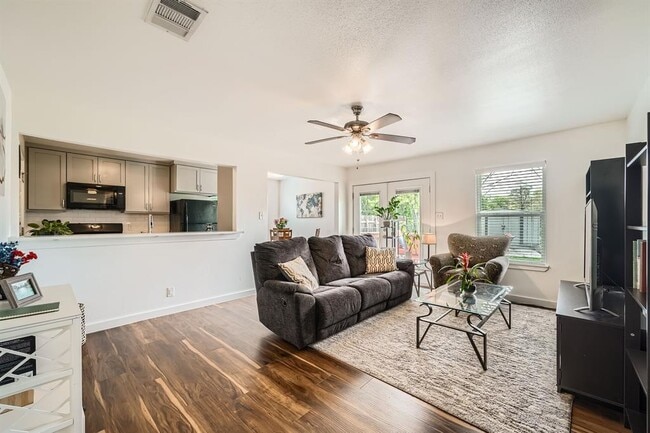 Building Photo - 9705 Oriole Dr