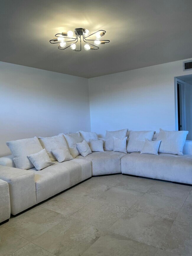 Building Photo - 22976 Oxford Pl