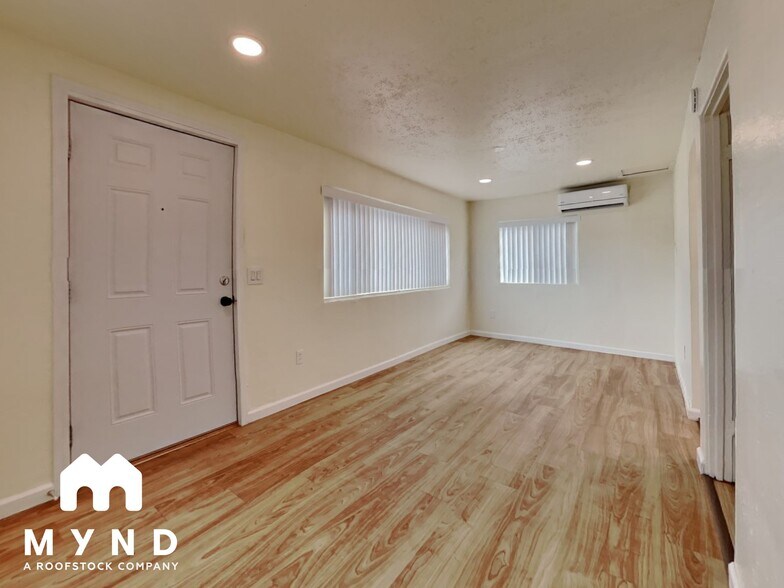 Building Photo - 6017 W Gardenia Ave