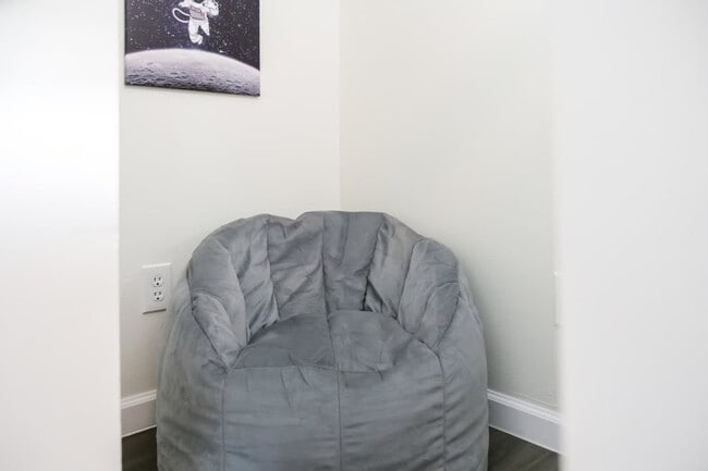 Building Photo - 415 Short St