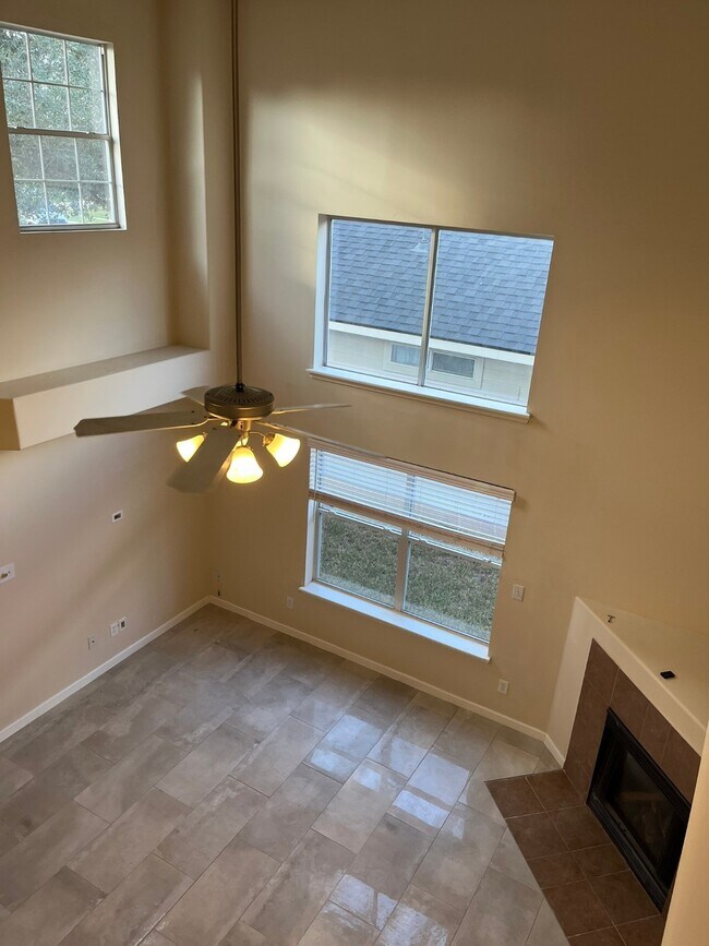 Building Photo - 21650 Falvel Sunset Ct