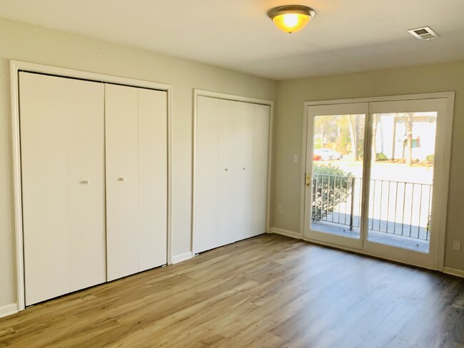 Building Photo - 1/2 off 1st months Rent move in special!!!...