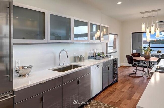 Building Photo - 2Bd/2Ba Seattle Condo