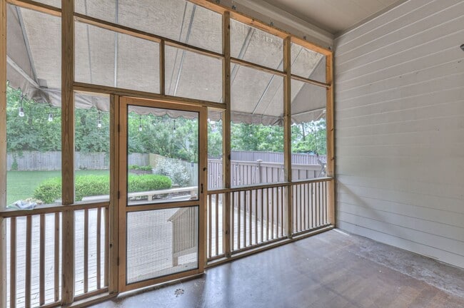 Building Photo - 4100A Oriole Pl