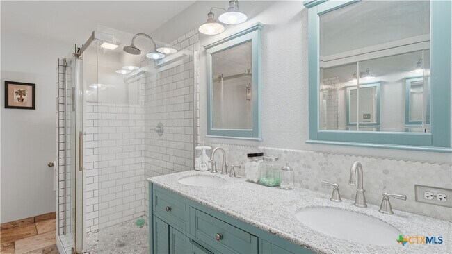 Building Photo - 19 Pebblebrook Ln