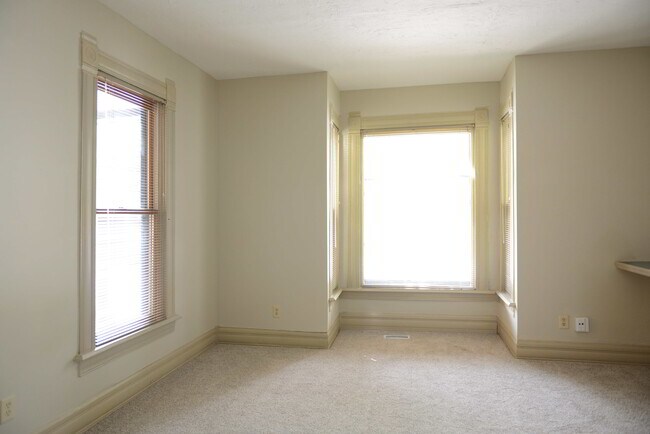 Building Photo - 804 Summit St