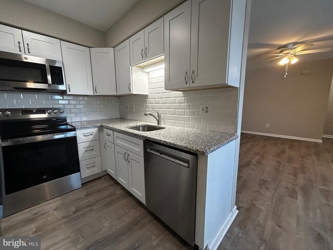 Building Photo - 480 E Main St