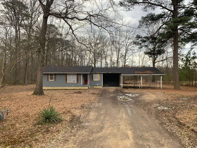Building Photo - Outstanding 3-Bedroom Home in the Heart of...