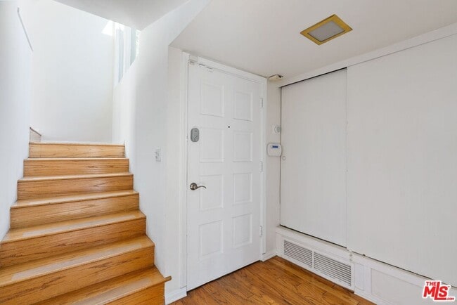 Building Photo - 9315 Lloydcrest Dr