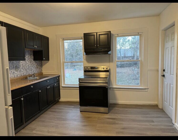 Building Photo - 14 Delmont St
